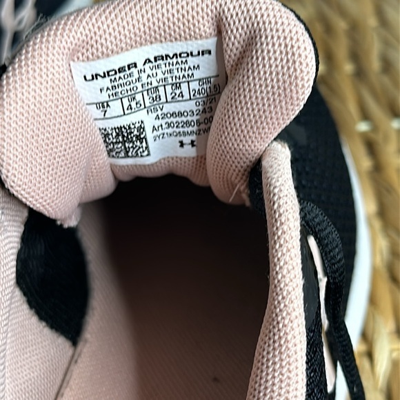Under Armour sneakers size 7‎ - Picture 6 of 8